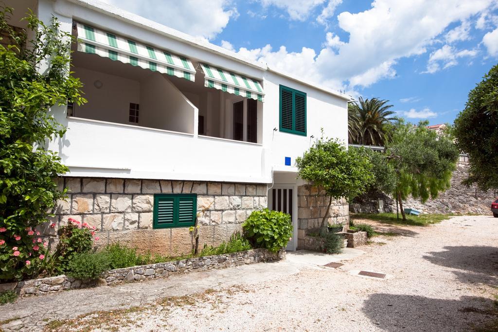 Apartments Smiljka Tucepi Bagian luar foto